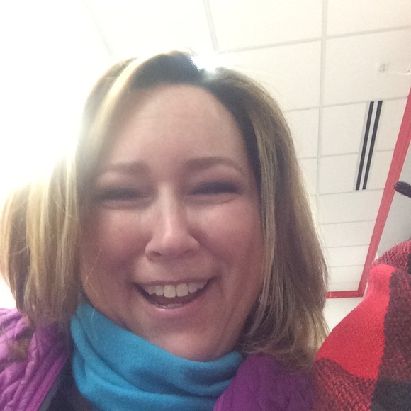 Meet your Posher, Jennifer - Picture 1 of 1